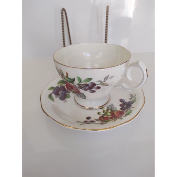 Vintage Queen Anne Bone China Teacup and Saucer Fruit pattern 1960's - Picture 4 of 10